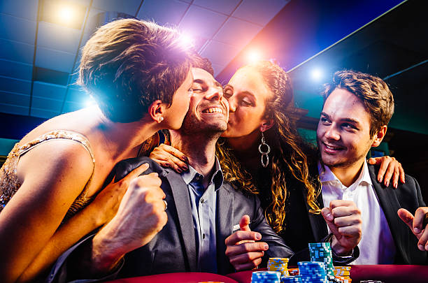 Payout table showing hand rankings from Royal Flush to No Pair on klikslots